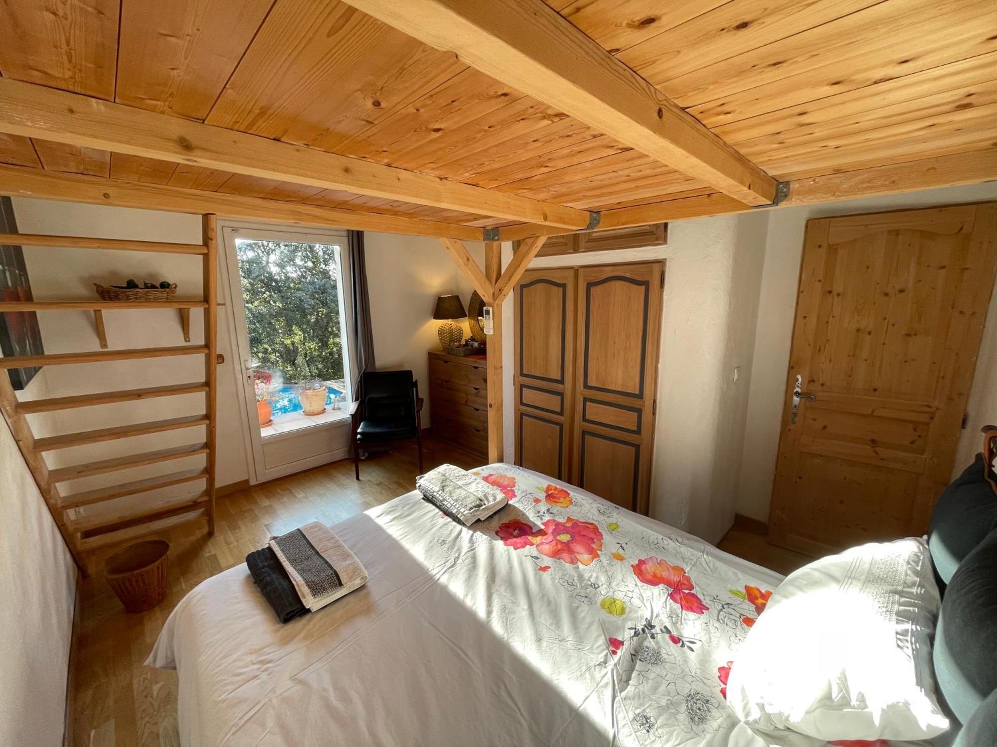 Bed and Breakfast Le calme de la garrigue Russan Exterior foto