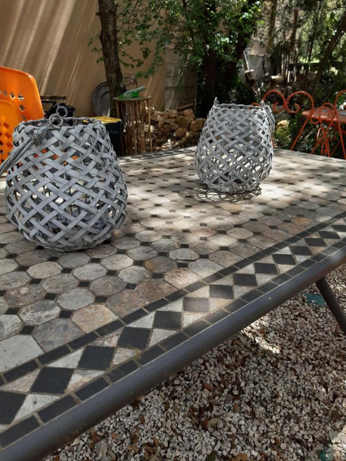 Bed and Breakfast Le calme de la garrigue Russan Exterior foto
