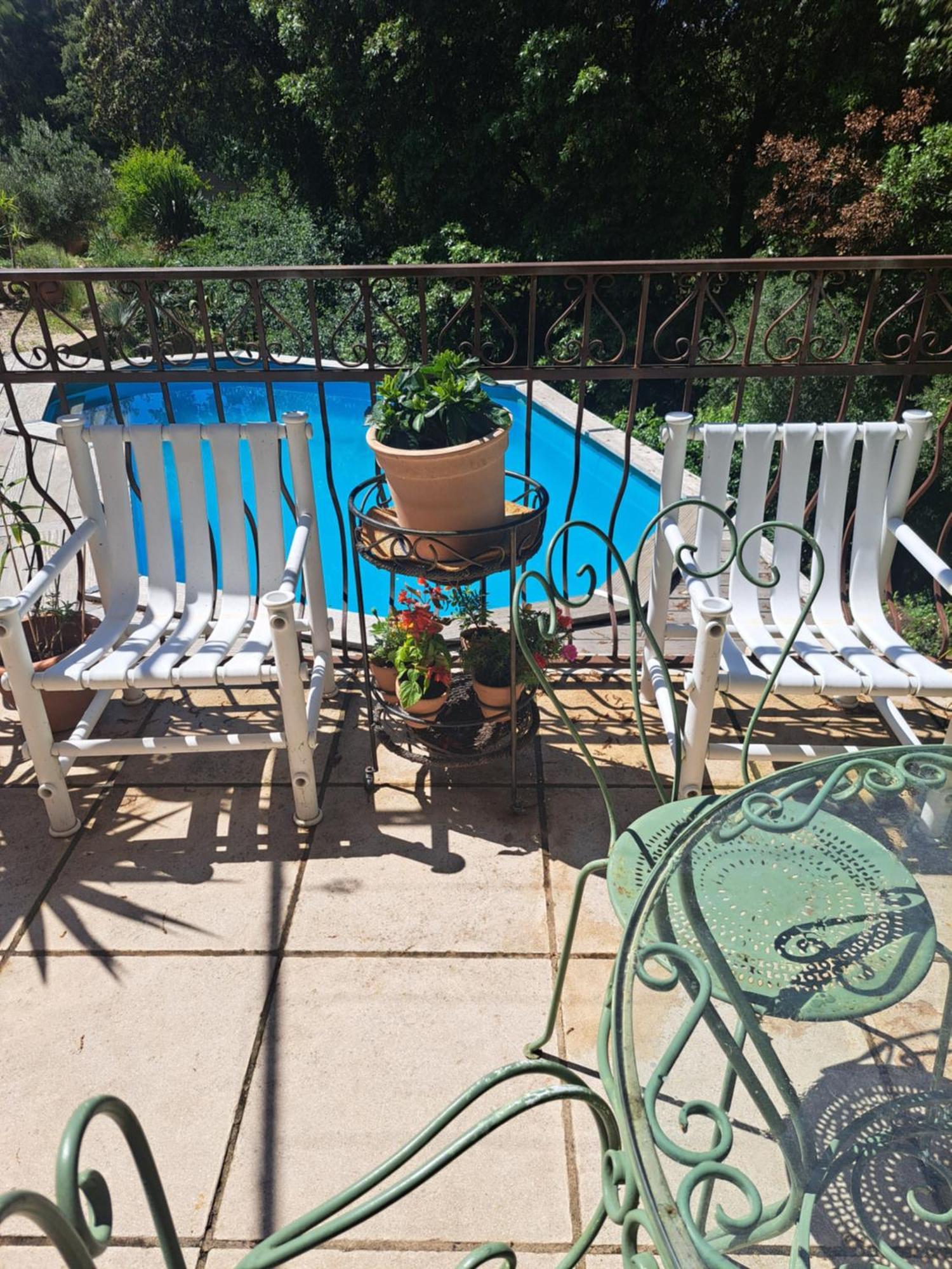 Bed and Breakfast Le calme de la garrigue Russan Exterior foto